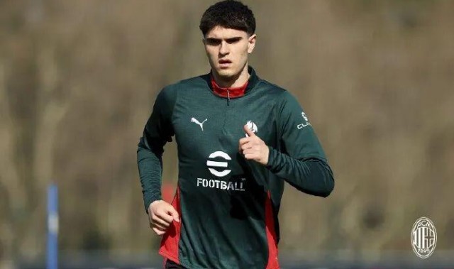 乐鱼体育平台-意媒丨巴特萨吉不行就埃斯图皮尼安