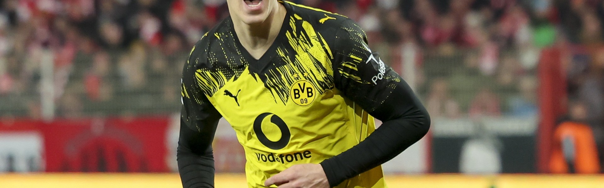 乐鱼app-连锁反应！图片报：若施洛特贝克不续约，多特防线或将有多人离队